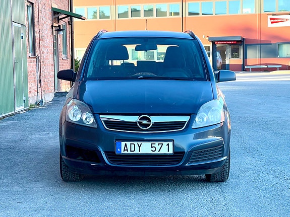Opel Zafira 2 of 5