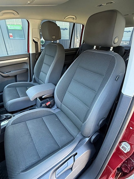Volkswagen Touran 9 of 17