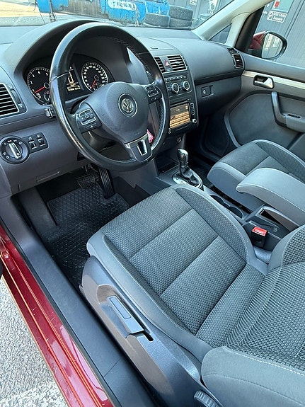 Volkswagen Touran 10 of 17