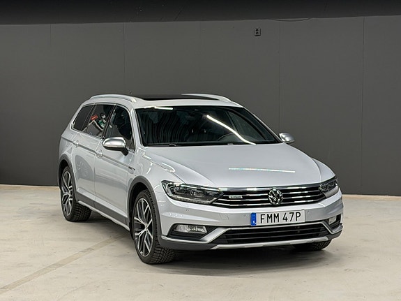 Volkswagen Passat Alltrack 2 of 5