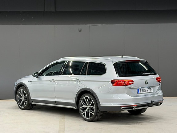 Volkswagen Passat Alltrack 3 of 5