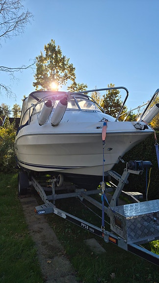 Quicksilver 540 active cabin cruiser 8 of 9