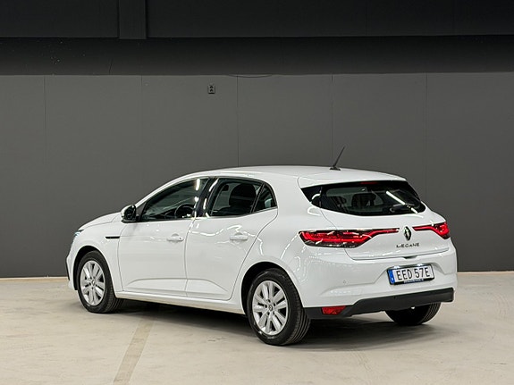 Renault Megane IV 3 of 5