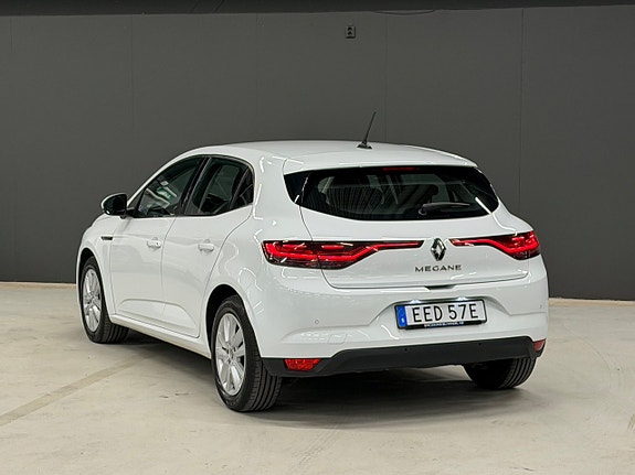 Renault Megane IV 4 of 5