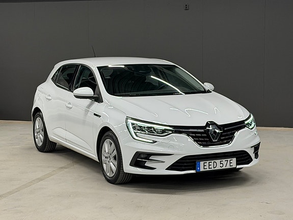 Renault Megane IV 2 of 5