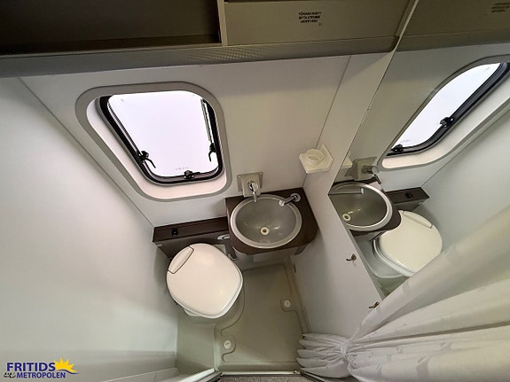 Adria Twin 640 SL 13 of 17