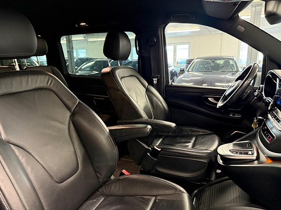 Mercedes-Benz V300 d 16 of 27