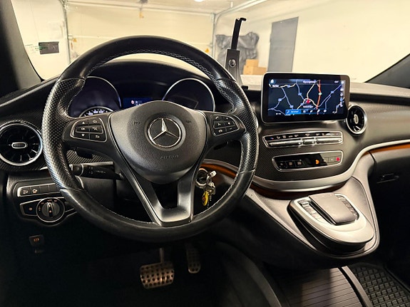 Mercedes-Benz V300 d 8 of 27