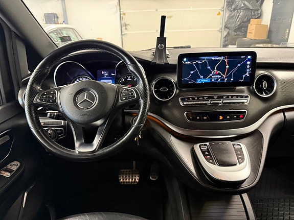 Mercedes-Benz V300 d 18 of 27