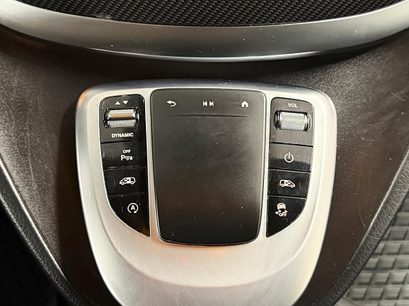 Mercedes-Benz V300 d 24 of 27