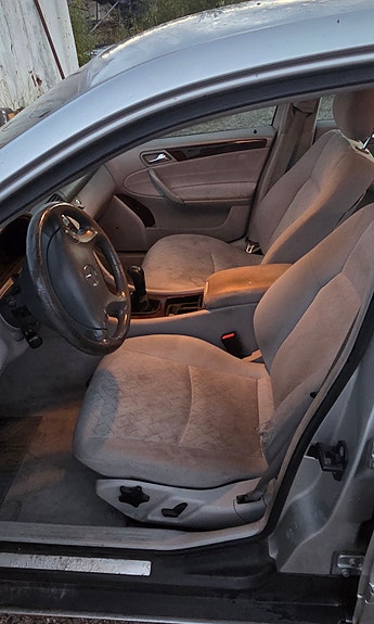 Mercedes-Benz C200 6 of 10