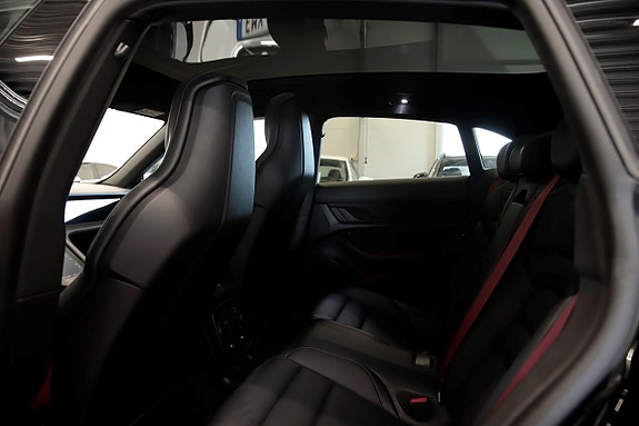 Porsche Taycan 10 of 15