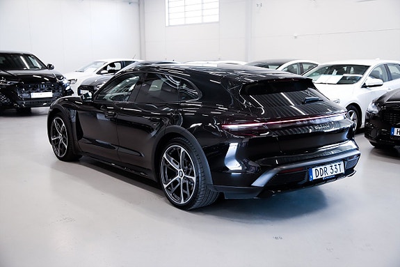 Porsche Taycan 5 of 15