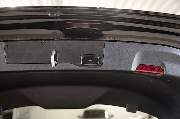 Porsche Taycan 13 of 15