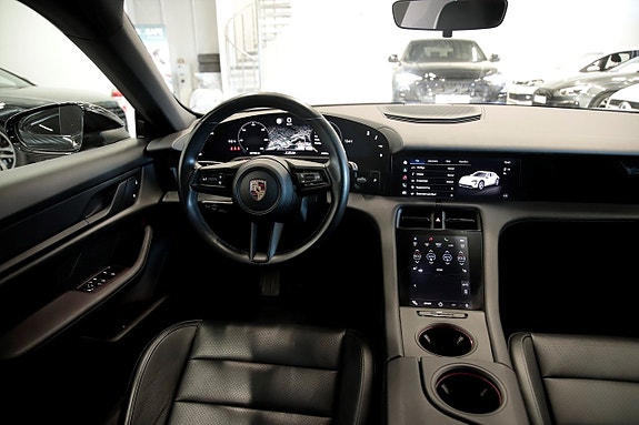 Porsche Taycan 8 of 15