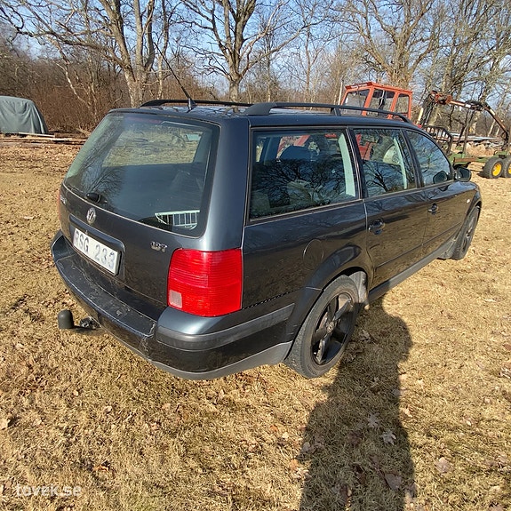 Volkswagen Passat 12 of 30