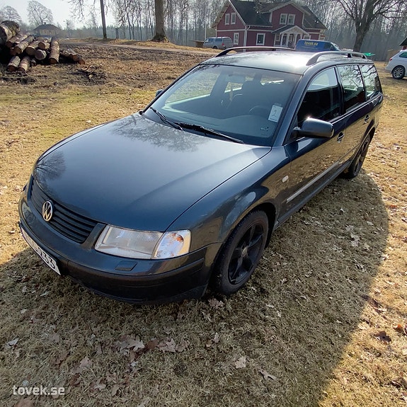 Volkswagen Passat 3 of 30