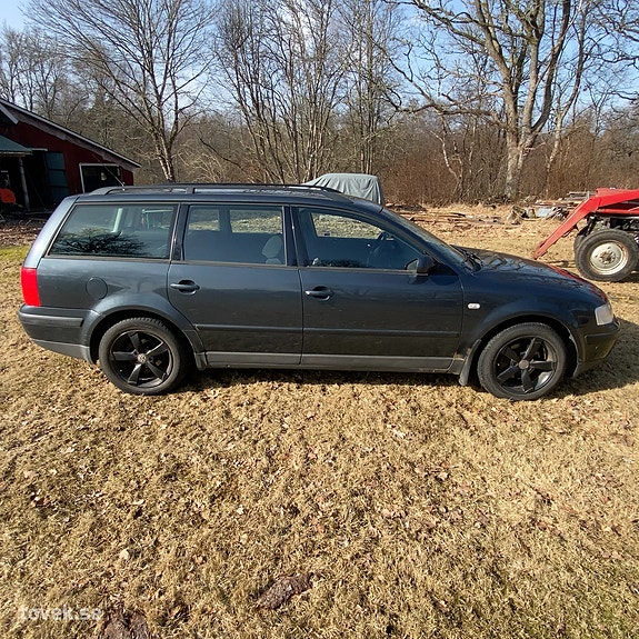 Volkswagen Passat 4 of 30