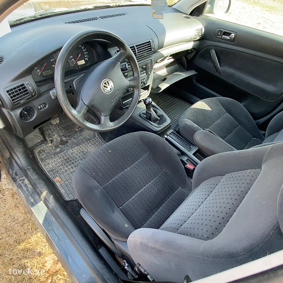 Volkswagen Passat 19 of 30