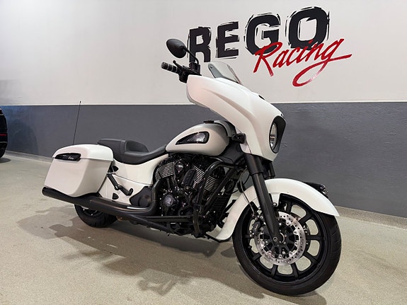 Indian Chieftain Dark Horse Thunder Stroke 111 V-Twin 2 of 22