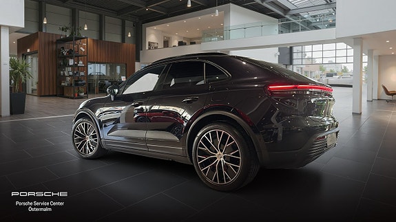 Porsche Macan 4 2 of 5