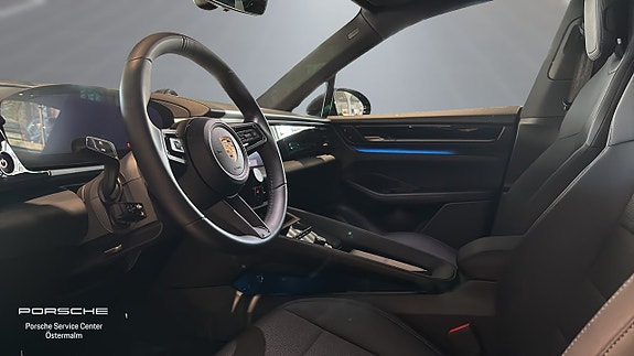 Porsche Macan 4 3 of 5