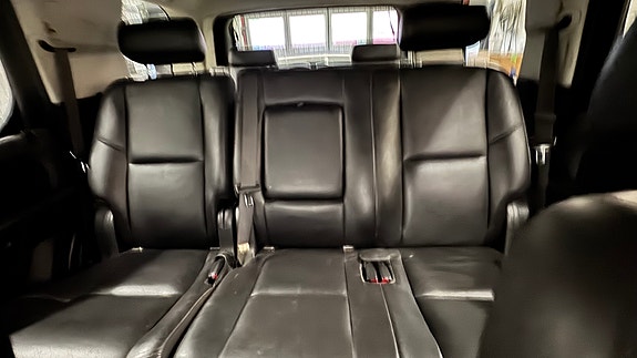 Cadillac Escalade 10 of 17