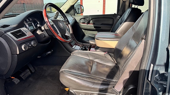 Cadillac Escalade 15 of 17