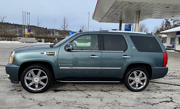 Cadillac Escalade 3 of 5
