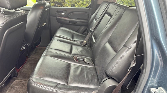 Cadillac Escalade 13 of 17