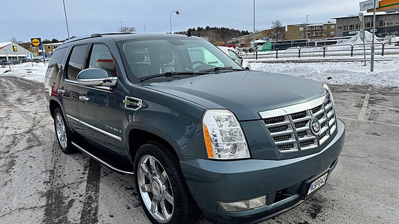 Cadillac Escalade 5 of 5