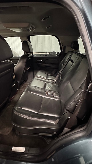 Cadillac Escalade 14 of 17