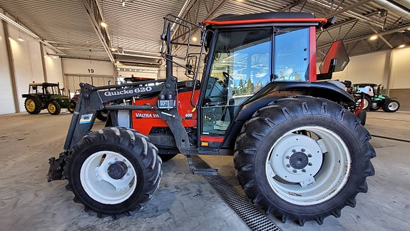 Valtra Valmet 600 / Lastare / Skogshytt