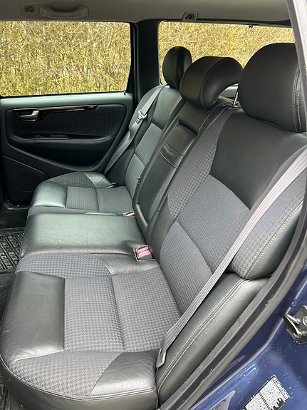 Volvo V70 6 of 8