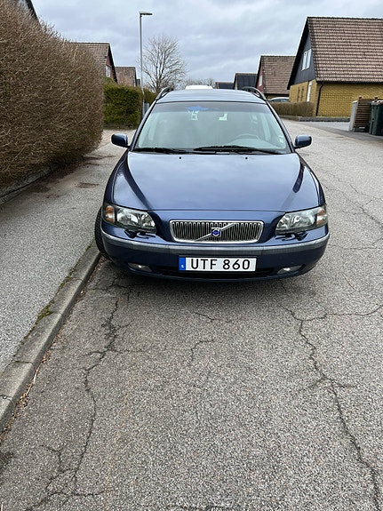 Volvo V70 3 of 8