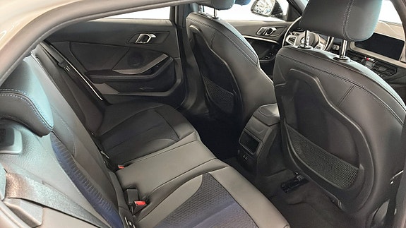 BMW 118i 5 of 5