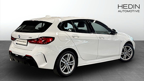 BMW 118i 2 of 5