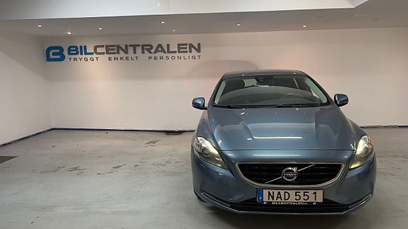 Volvo V40 3 of 20