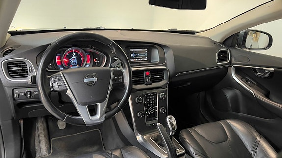 Volvo V40 12 of 20