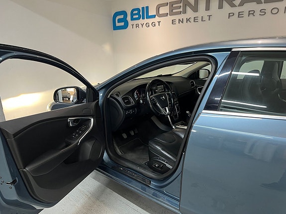 Volvo V40 8 of 20