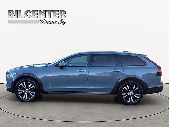 Volvo V90 Cross Country 3 of 5
