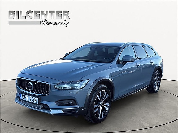 Volvo V90 Cross Country 2 of 5