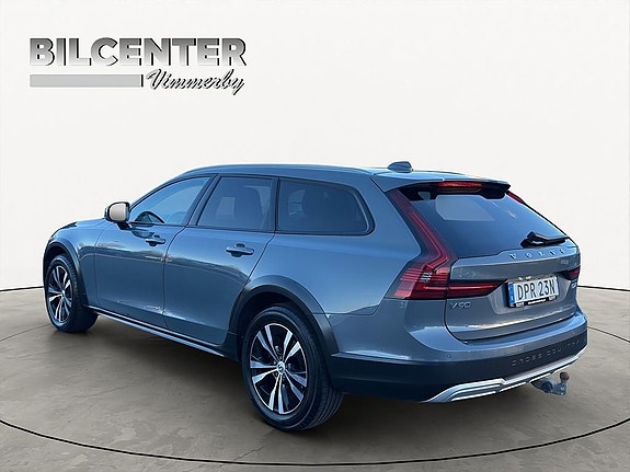 Volvo V90 Cross Country 4 of 5
