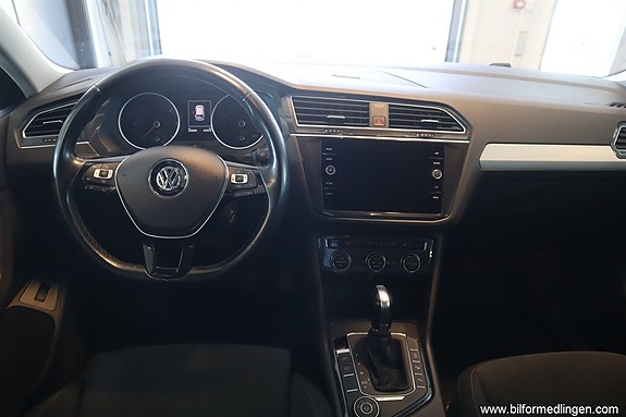 Volkswagen Tiguan 6 of 17