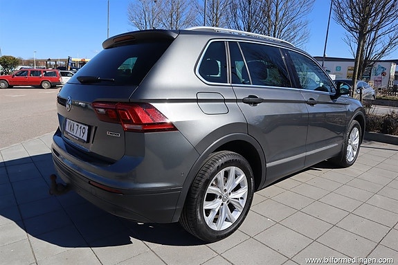 Volkswagen Tiguan 3 of 17