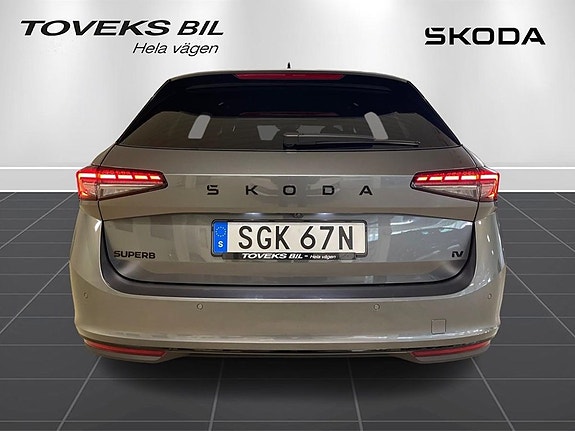 Skoda Superb 2 of 15