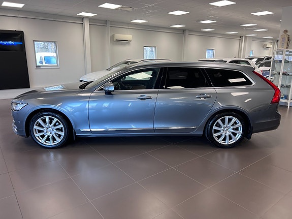 Volvo V90 2 of 5