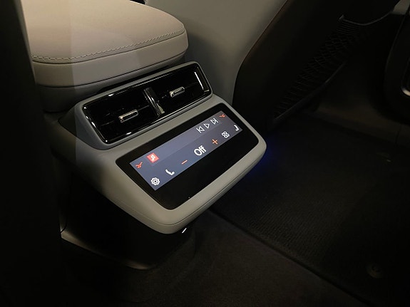 Polestar 4 9 of 17