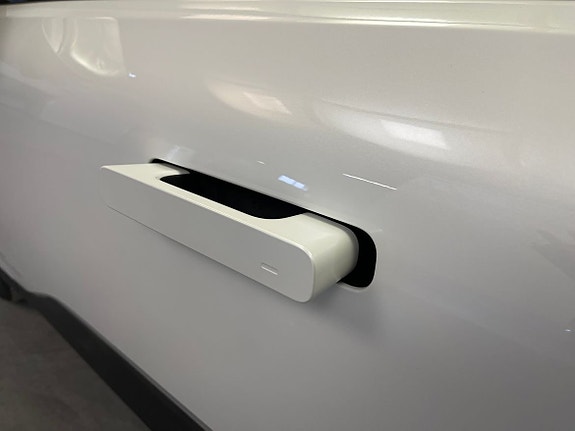 Polestar 4 13 of 17