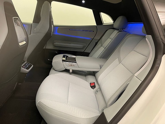Polestar 4 7 of 17